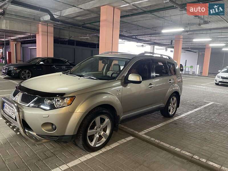 Позашляховик / Кросовер Mitsubishi Outlander XL 2008 в Києві