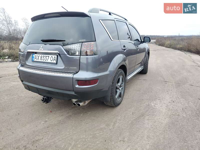 Внедорожник / Кроссовер Mitsubishi Outlander XL 2010 в Краснограде