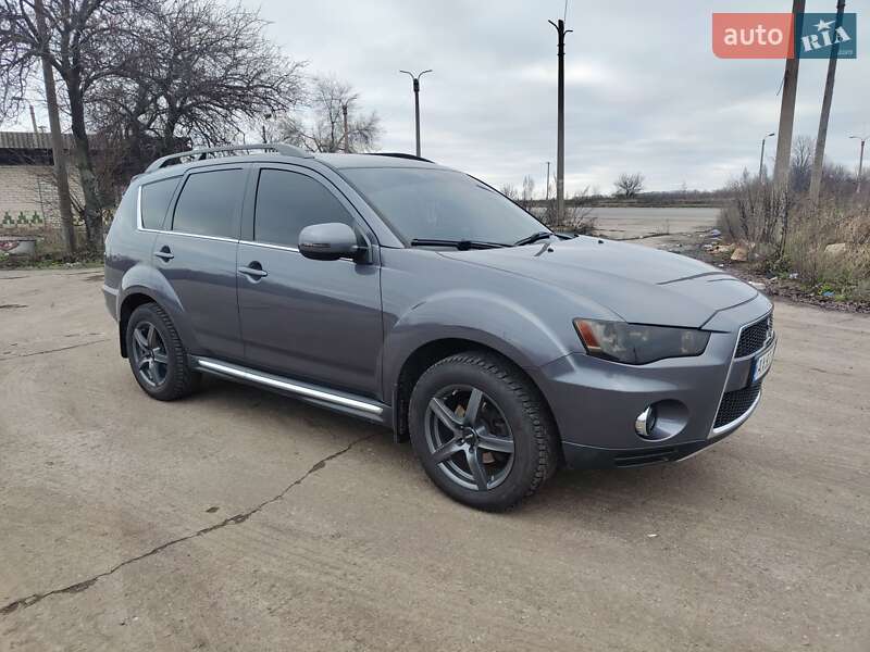 Mitsubishi Outlander XL 2010