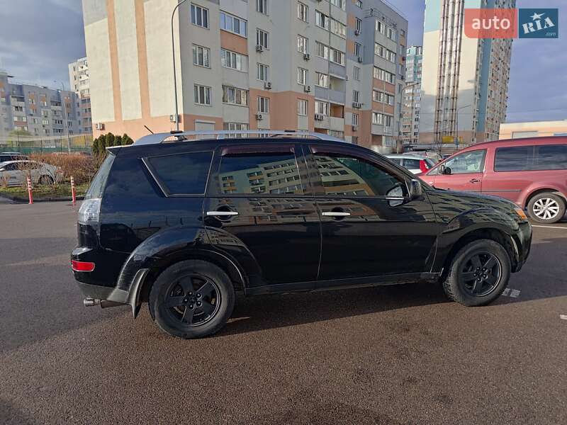 Внедорожник / Кроссовер Mitsubishi Outlander XL 2008 в Киеве