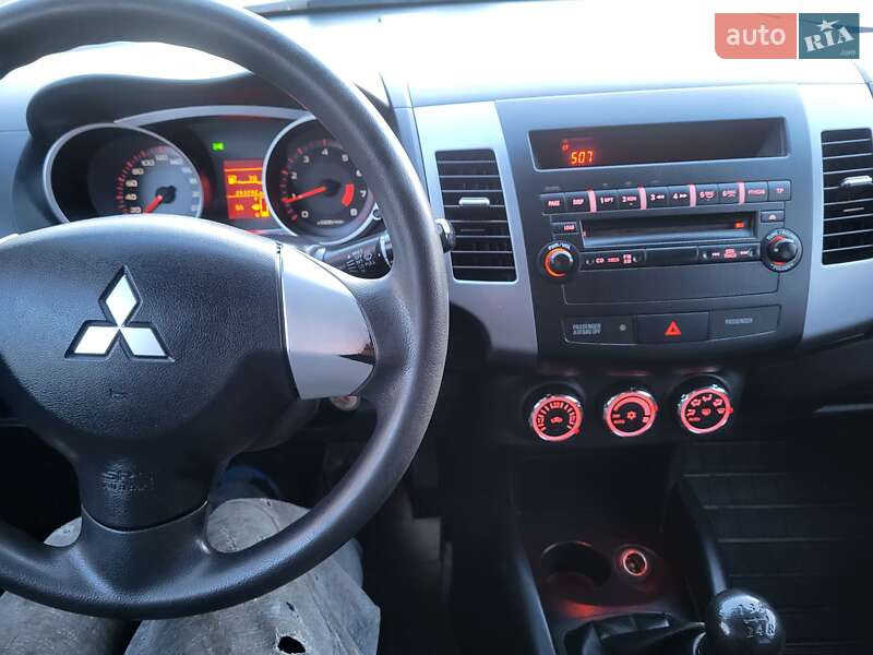 Внедорожник / Кроссовер Mitsubishi Outlander XL 2010 в Хмельницком
