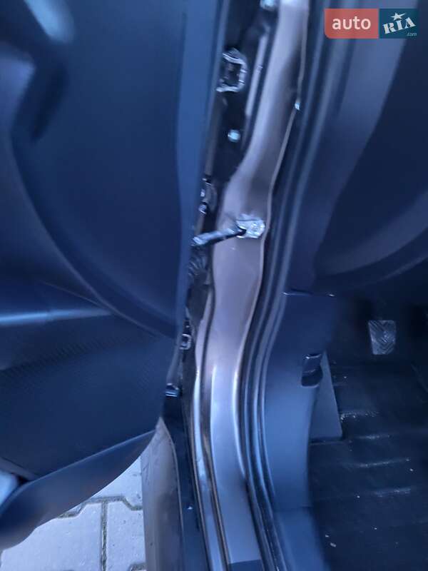 Внедорожник / Кроссовер Mitsubishi Outlander XL 2010 в Хмельницком