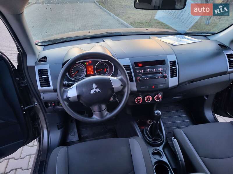 Внедорожник / Кроссовер Mitsubishi Outlander XL 2010 в Хмельницком