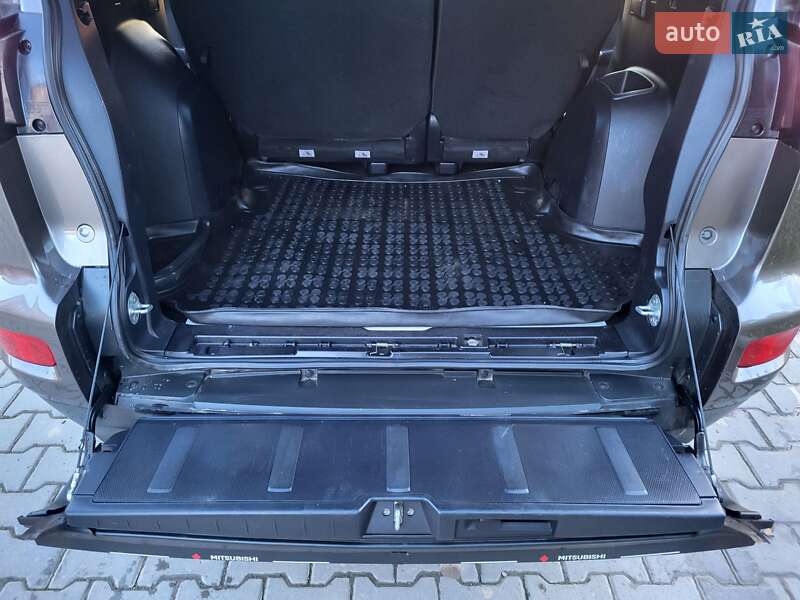 Внедорожник / Кроссовер Mitsubishi Outlander XL 2010 в Хмельницком