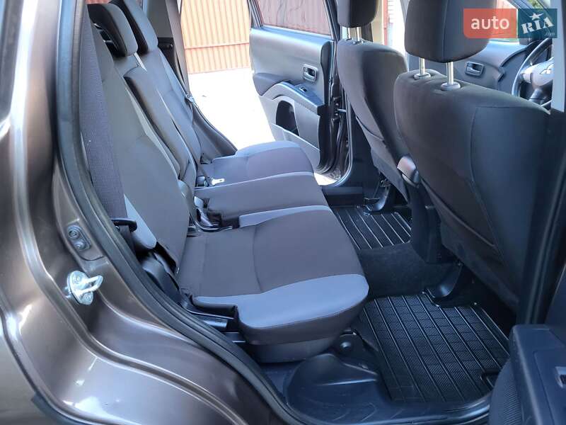 Внедорожник / Кроссовер Mitsubishi Outlander XL 2010 в Хмельницком