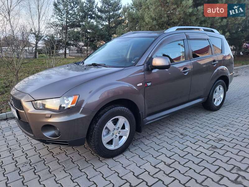 Внедорожник / Кроссовер Mitsubishi Outlander XL 2010 в Хмельницком