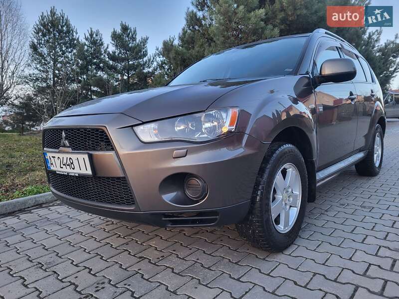 Внедорожник / Кроссовер Mitsubishi Outlander XL 2010 в Хмельницком