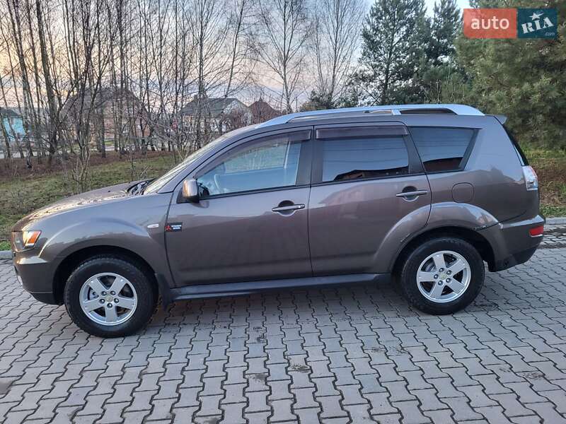 Внедорожник / Кроссовер Mitsubishi Outlander XL 2010 в Хмельницком