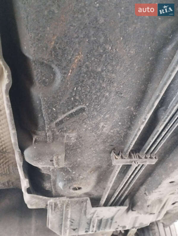 Внедорожник / Кроссовер Mitsubishi Outlander XL 2010 в Полонном