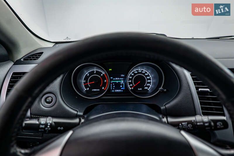 Внедорожник / Кроссовер Mitsubishi Outlander XL 2010 в Киеве фото 13 Внедорожник / Кроссовер Mitsubishi Outlander XL 2010 в Киеве