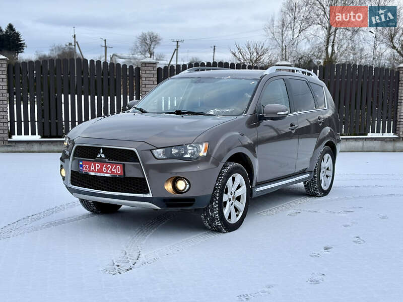 Внедорожник / Кроссовер Mitsubishi Outlander XL 2010 в Староконстантинове