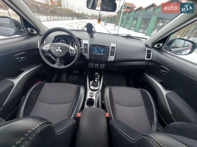 Внедорожник / Кроссовер Mitsubishi Outlander XL 2011 в Ирпене