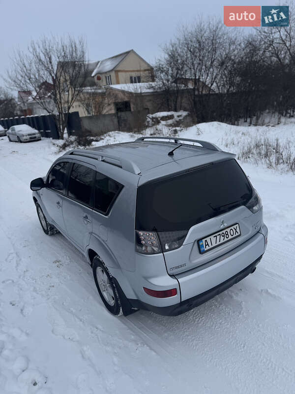Позашляховик / Кросовер Mitsubishi Outlander XL 2008 в Броварах