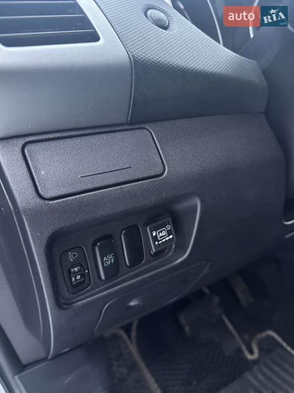 Позашляховик / Кросовер Mitsubishi Outlander XL 2008 в Броварах