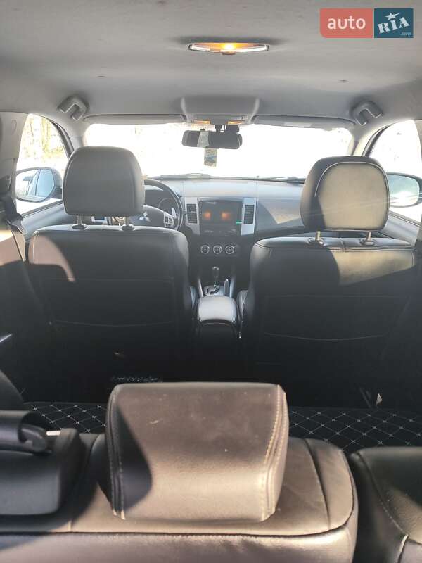 Внедорожник / Кроссовер Mitsubishi Outlander XL 2010 в Львове