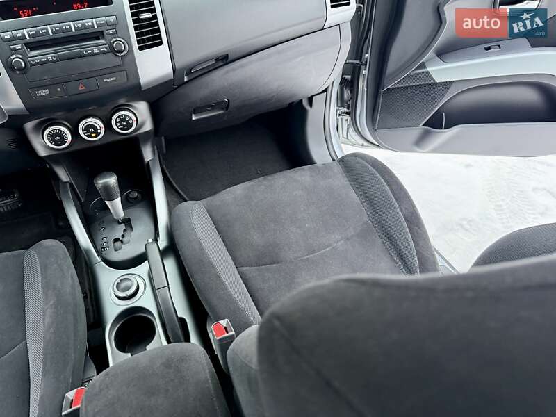 Внедорожник / Кроссовер Mitsubishi Outlander XL 2007 в Днепре