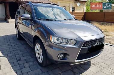 Позашляховик / Кросовер Mitsubishi Outlander XL 2011 в Києві