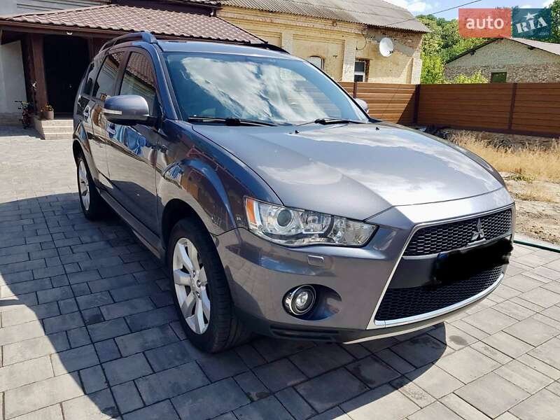 Mitsubishi Outlander XL 2011