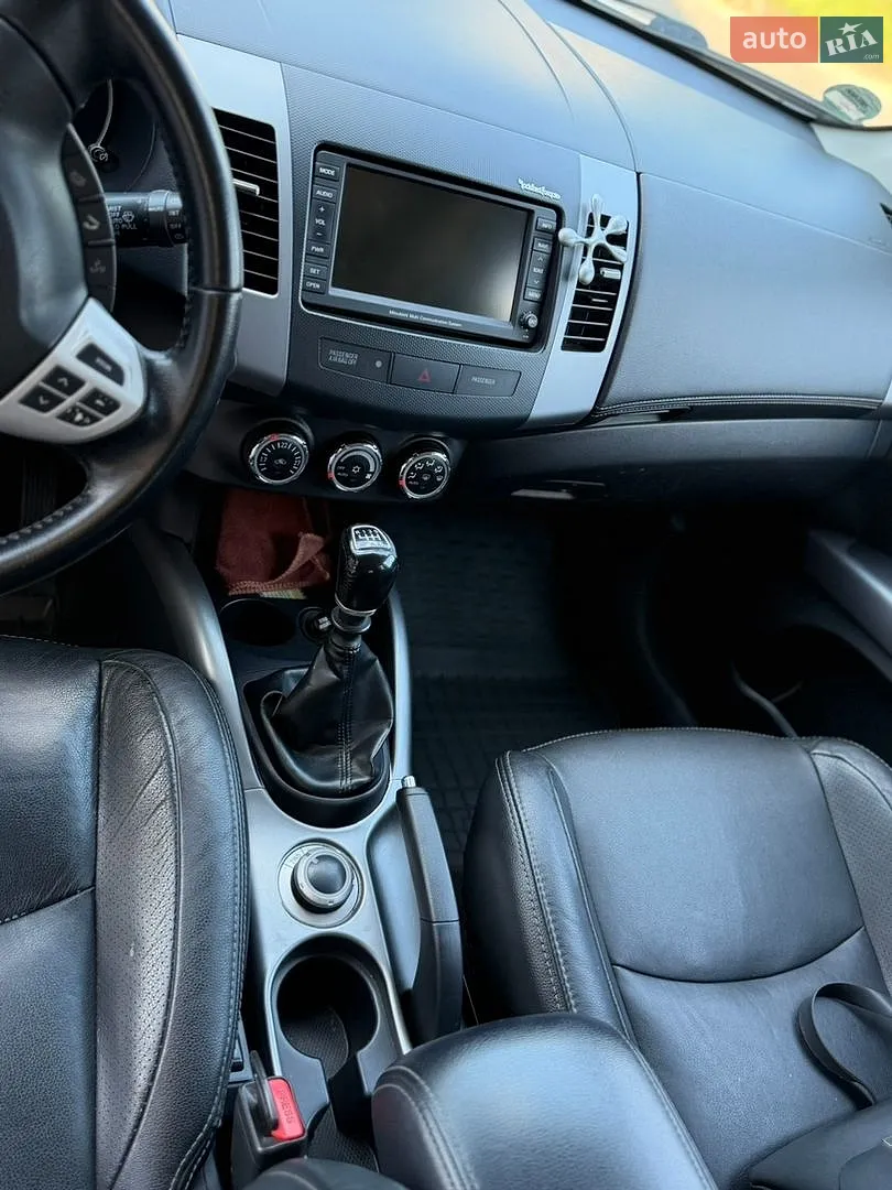 2012 Mitsubishi Outlander - мініатюра 8