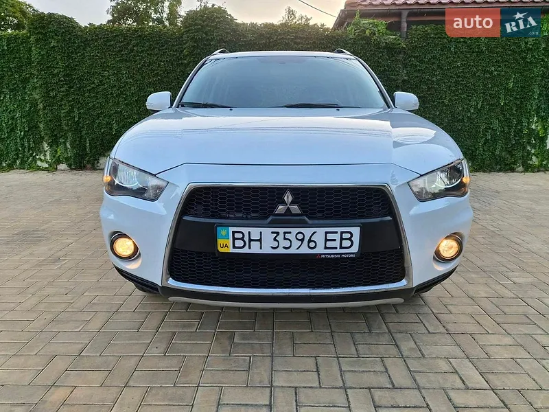 Mitsubishi Outlander XL 2011