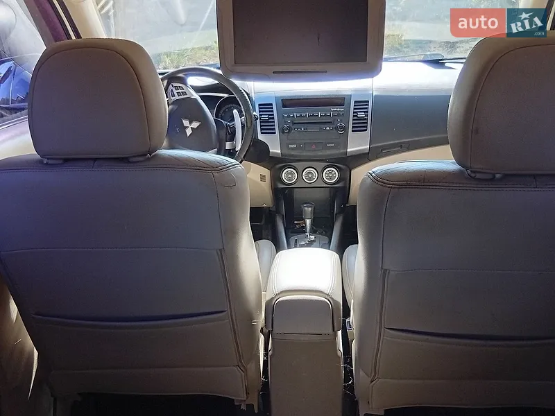 Mitsubishi Outlander XL