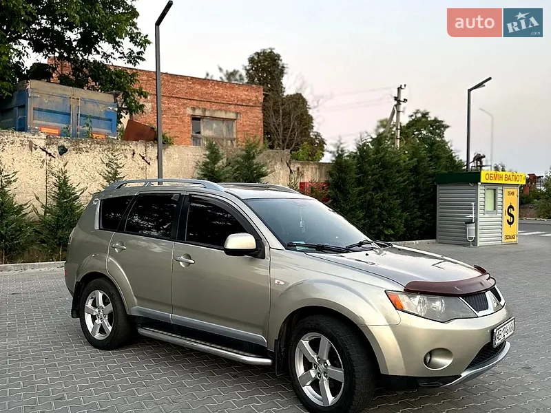 Mitsubishi Outlander XL