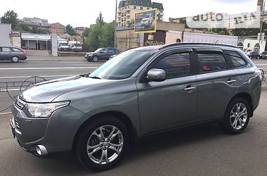 Внедорожник / Кроссовер Mitsubishi Outlander 2014 в Киеве