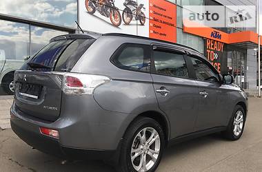 Внедорожник / Кроссовер Mitsubishi Outlander 2014 в Киеве