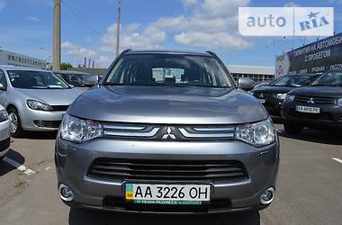 Внедорожник / Кроссовер Mitsubishi Outlander 2013 в Киеве