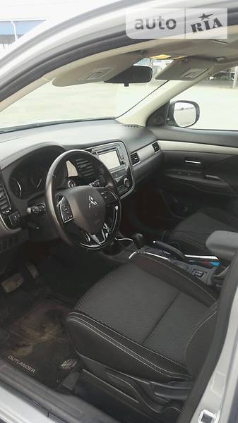 Позашляховик / Кросовер Mitsubishi Outlander 2016 в Одесі