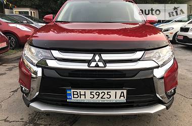 Внедорожник / Кроссовер Mitsubishi Outlander 2016 в Одессе