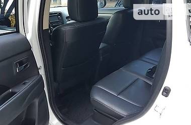 Позашляховик / Кросовер Mitsubishi Outlander 2012 в 