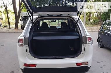 Позашляховик / Кросовер Mitsubishi Outlander 2012 в 