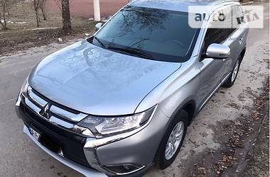 Внедорожник / Кроссовер Mitsubishi Outlander 2017 в Киеве