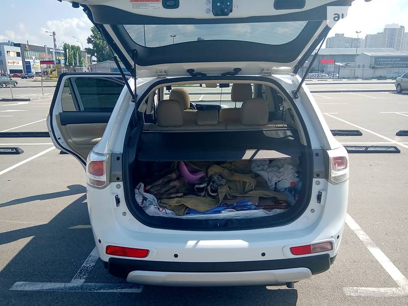 Внедорожник / Кроссовер Mitsubishi Outlander 2014 в Киеве