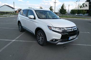 Внедорожник / Кроссовер Mitsubishi Outlander 2015 в Буче