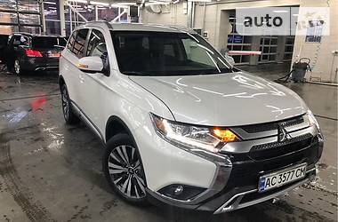 Внедорожник / Кроссовер Mitsubishi Outlander 2019 в Луцке