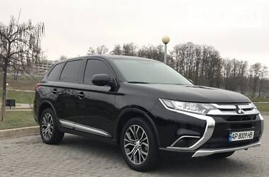 Внедорожник / Кроссовер Mitsubishi Outlander 2016 в Запорожье