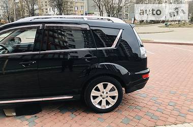 Позашляховик / Кросовер Mitsubishi Outlander 2010 в 