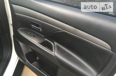 Позашляховик / Кросовер Mitsubishi Outlander 2014 в 
