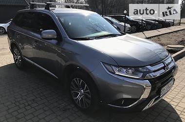 Позашляховик / Кросовер Mitsubishi Outlander 2018 в 