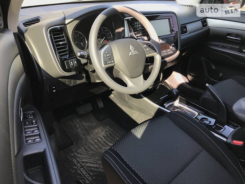Позашляховик / Кросовер Mitsubishi Outlander 2018 в Одесі