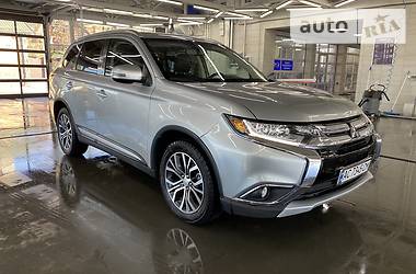 Внедорожник / Кроссовер Mitsubishi Outlander 2017 в Луцке