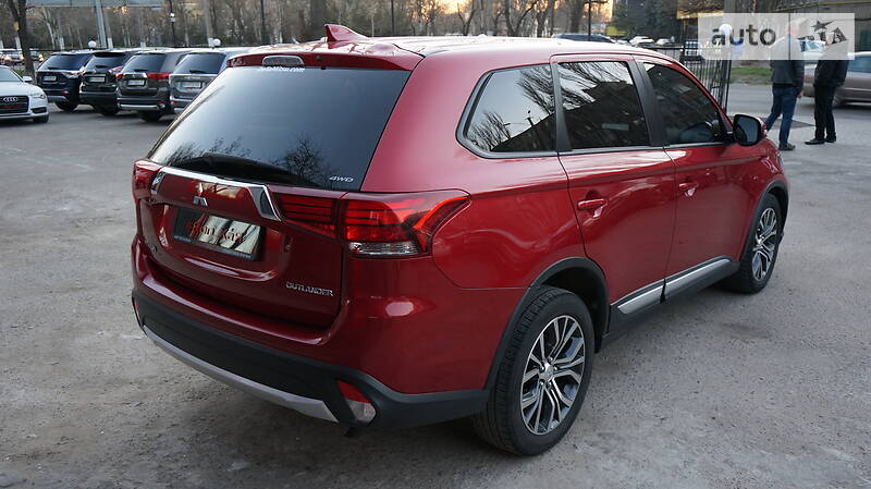 Внедорожник / Кроссовер Mitsubishi Outlander 2017 в Одессе
