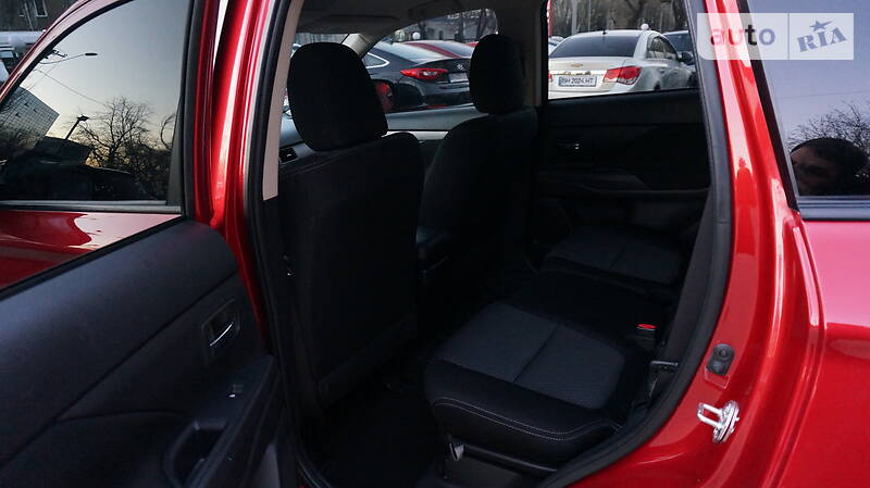 Внедорожник / Кроссовер Mitsubishi Outlander 2017 в Одессе