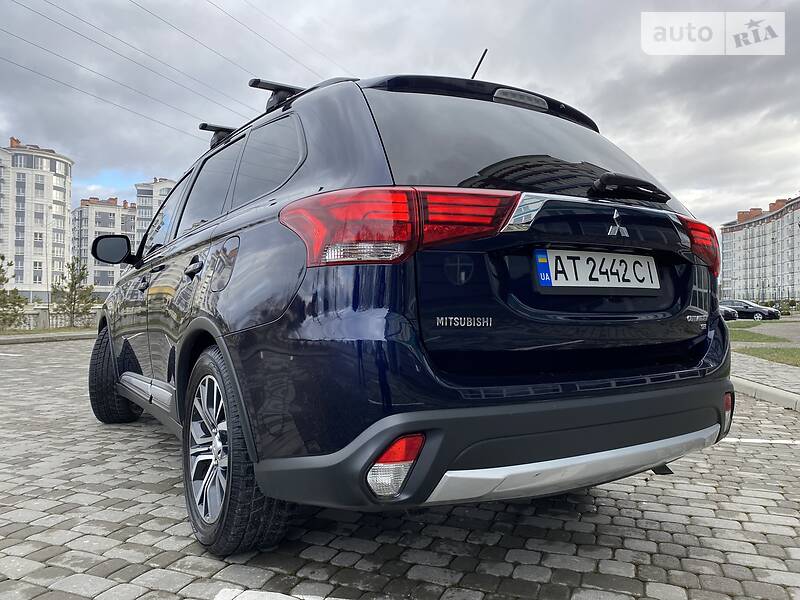 Позашляховик / Кросовер Mitsubishi Outlander 2016 в Івано-Франківську