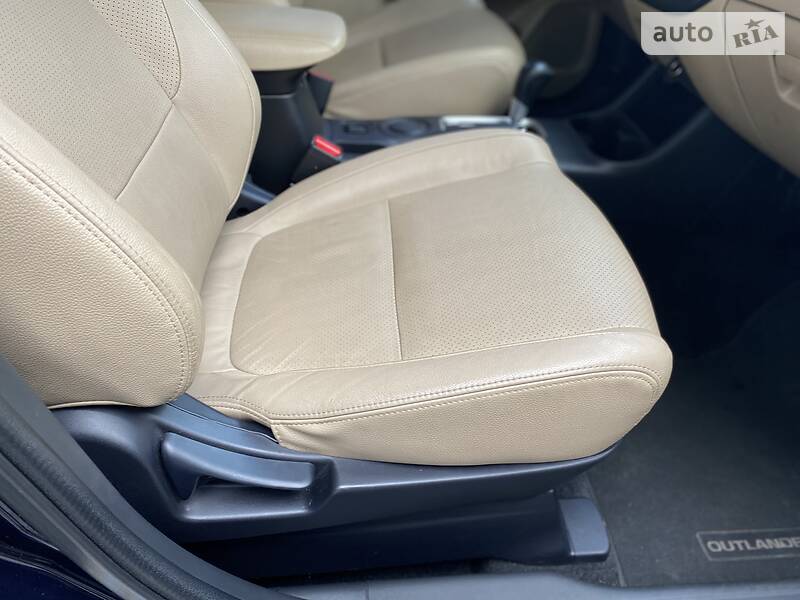 Позашляховик / Кросовер Mitsubishi Outlander 2016 в Івано-Франківську