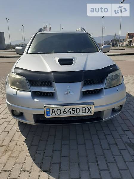 Внедорожник / Кроссовер Mitsubishi Outlander 2005 в Хусте