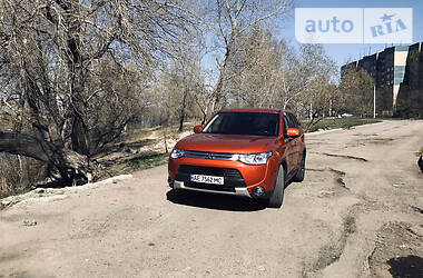 Позашляховик / Кросовер Mitsubishi Outlander 2014 в 