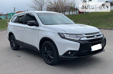 Позашляховик / Кросовер Mitsubishi Outlander 2016 в 